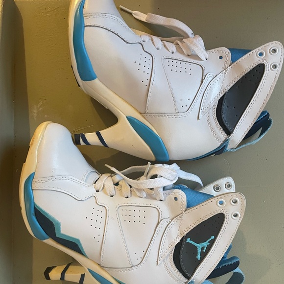 Womans high heel Air Jordans excellent condition size 5 1/2 - Picture 2 of 4